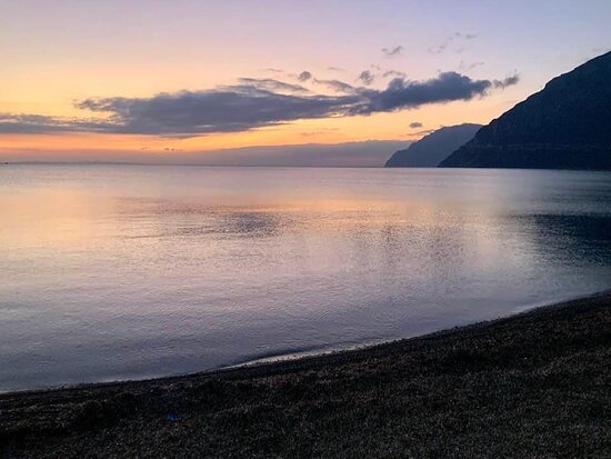 sea makyneia evening